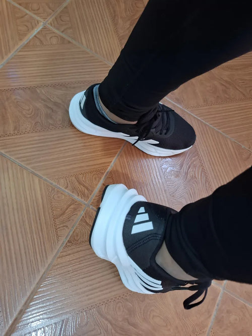 Zapatillas en uso en la reseña de Paula