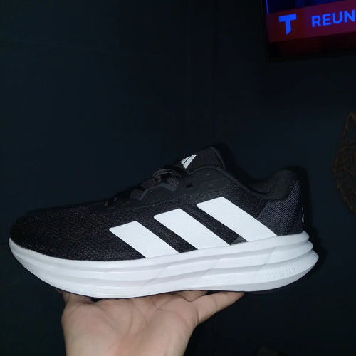 Zapatilla Galaxy 7 en la reseña de Mariela